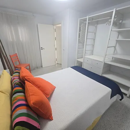 Con Encanto Y Ubicación Perfecta Cádiz
